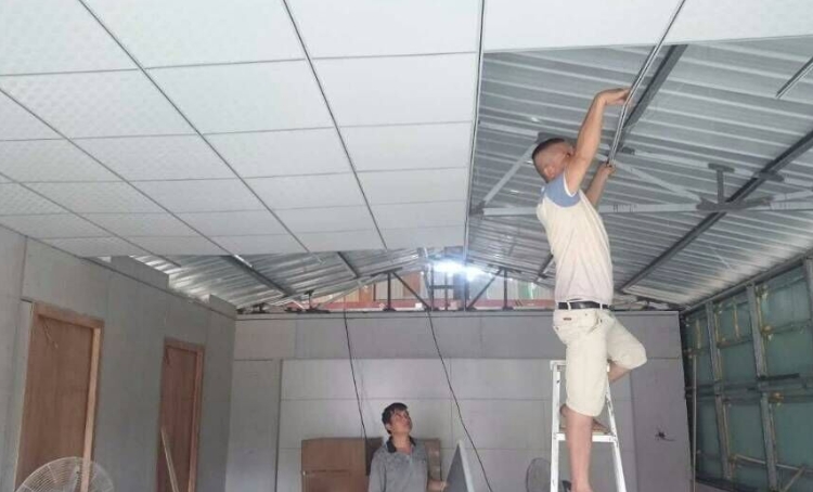 玻璃棉板可以直接贴在天花板吗 玻璃棉板可以直接贴在天花板吗