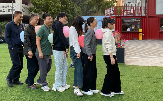 夹气球.png
